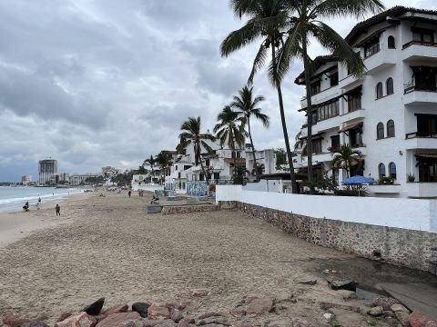 Playa Camarones al norte del Malecón, Puerto Vallarta